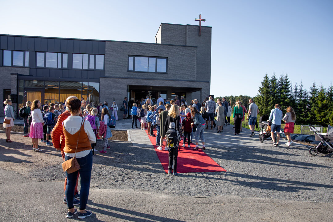 Bilde av elever første skoledag