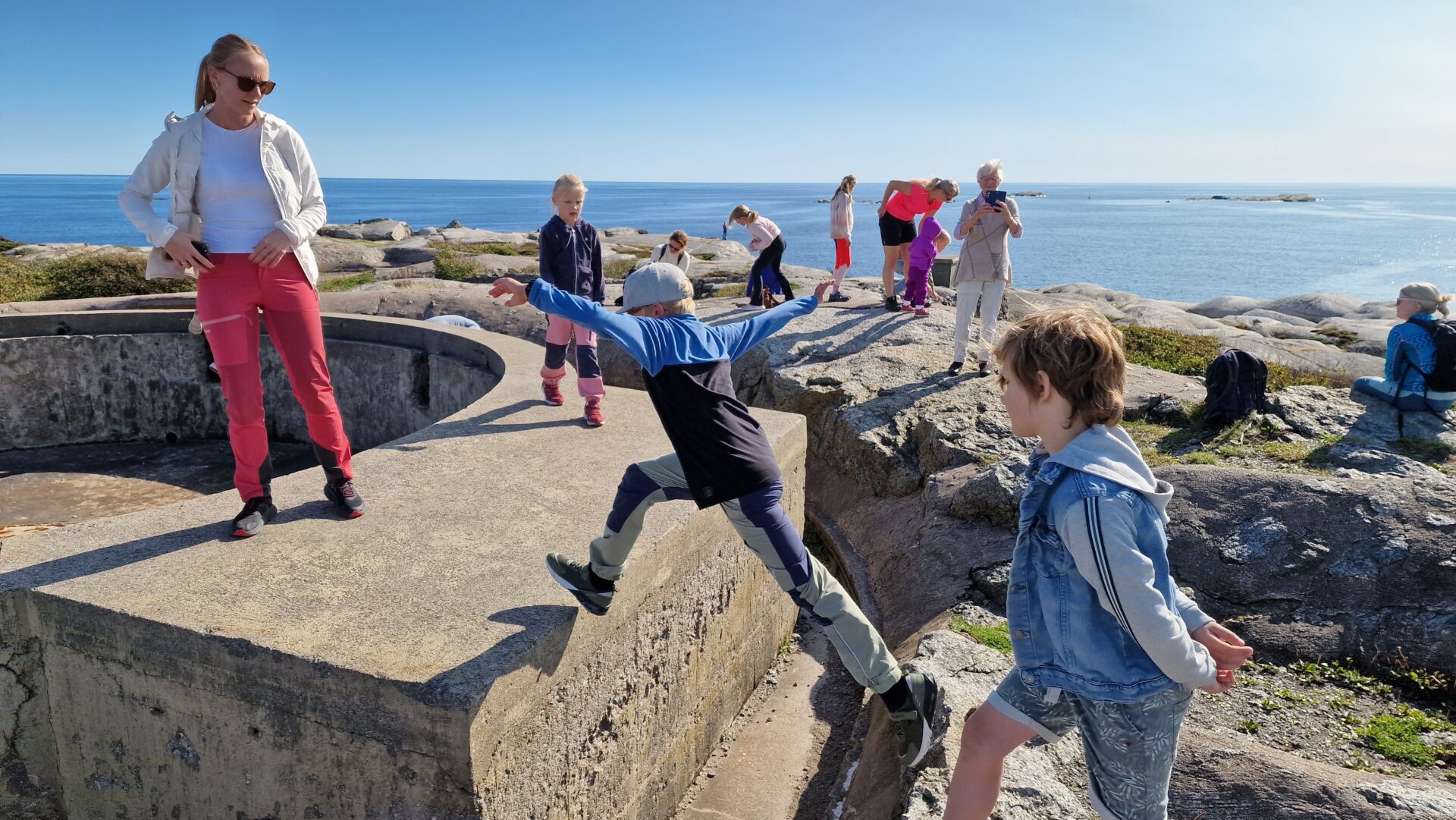 Hopping i fortet på Folehavna