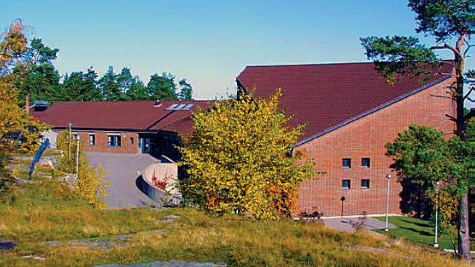 Ryenberget-skole-og-kirke-aspect-ratio-16-9